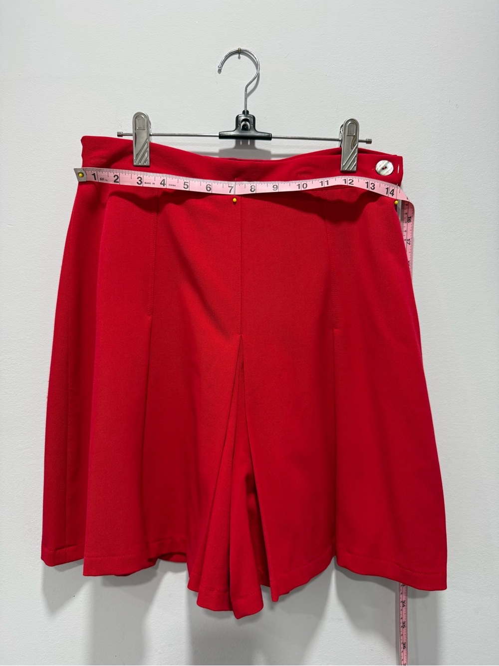 High-Waist Red Pleated Women's Shorts - Picture 3 of 7
